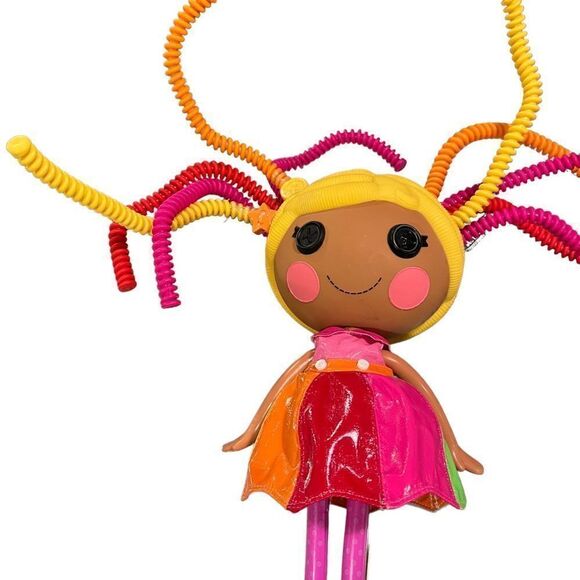 Lalaloopsy silly hair doll with bendable locks, movable arms, legs and barrettes - Picture 8 of 11